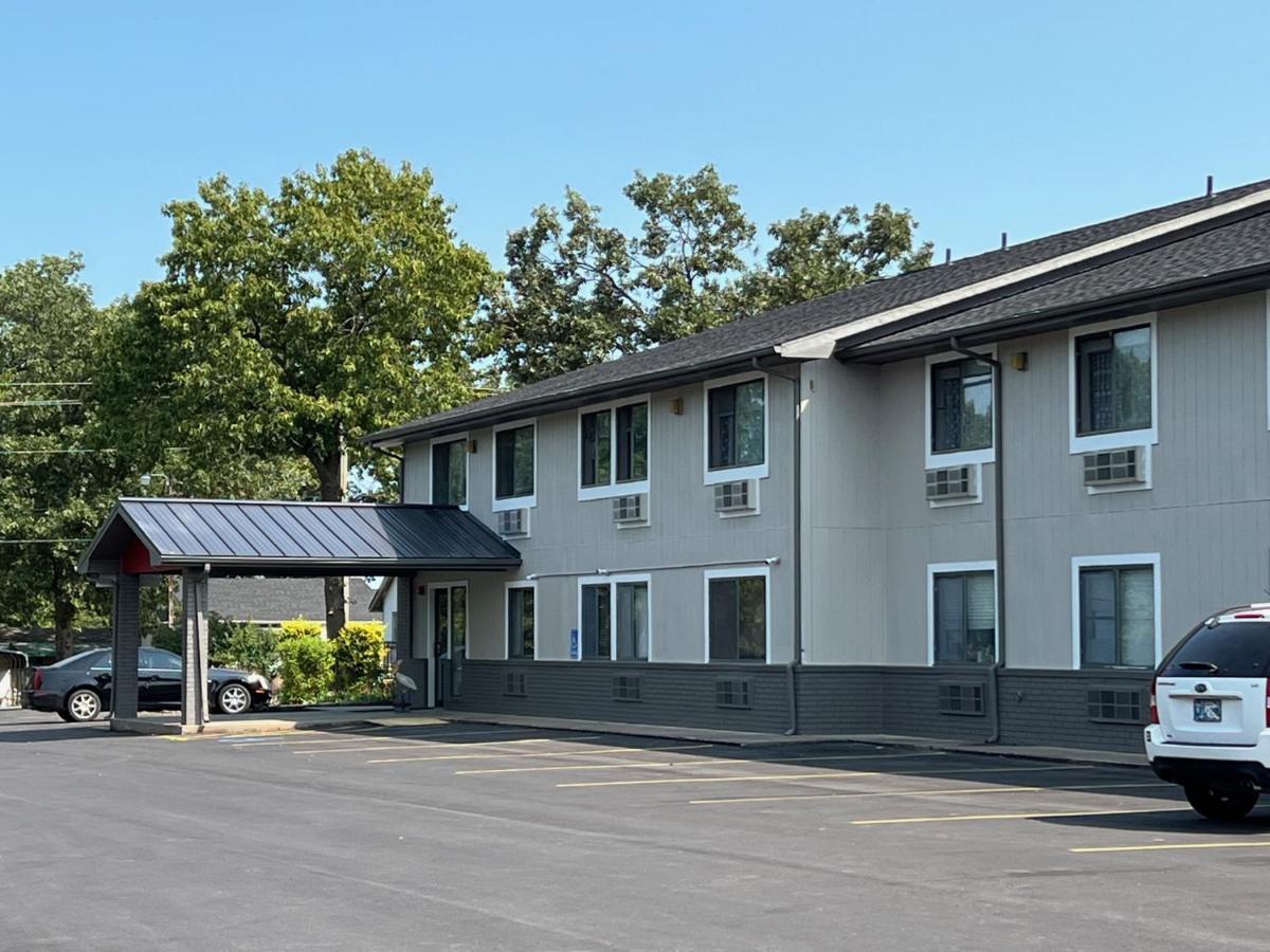Hilltop Inn & Suites Grove Экстерьер фото
