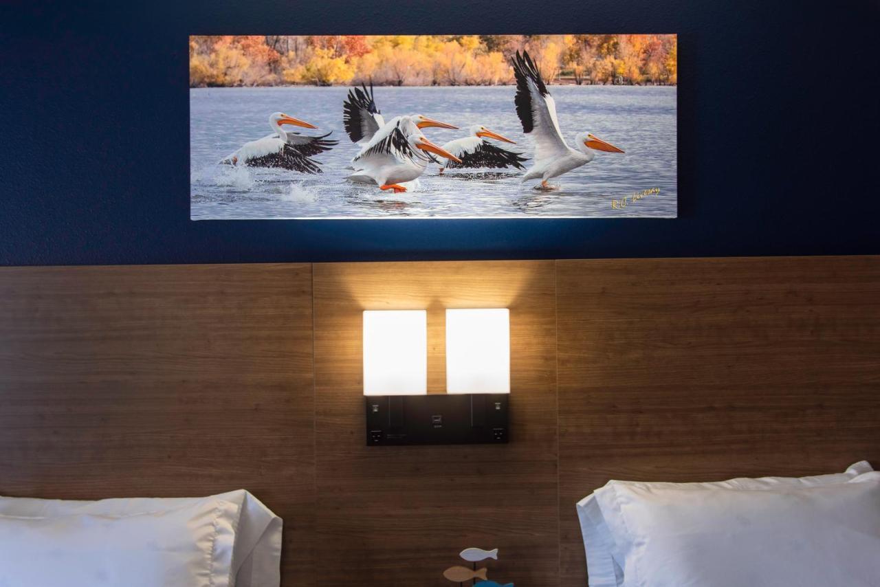 Hilltop Inn & Suites Grove Экстерьер фото