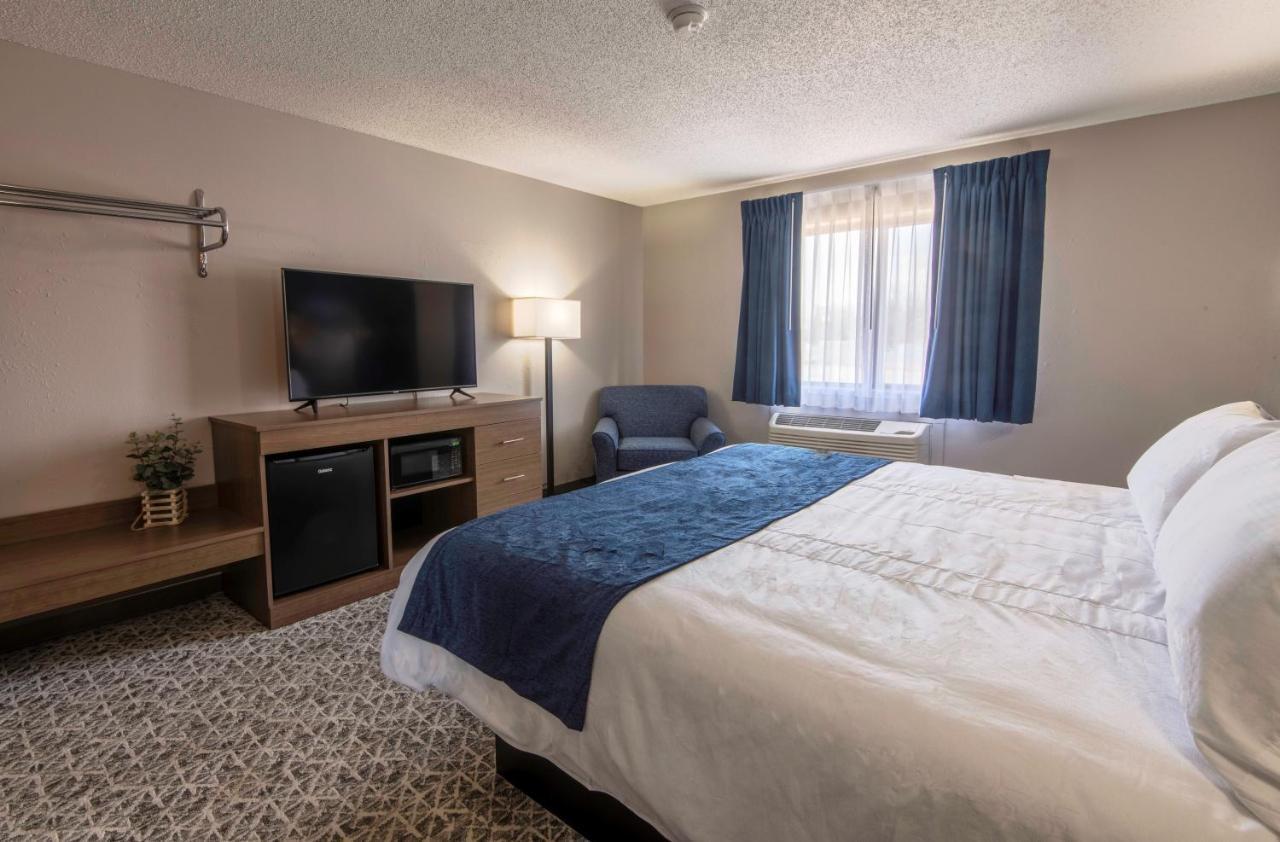 Hilltop Inn & Suites Grove Экстерьер фото
