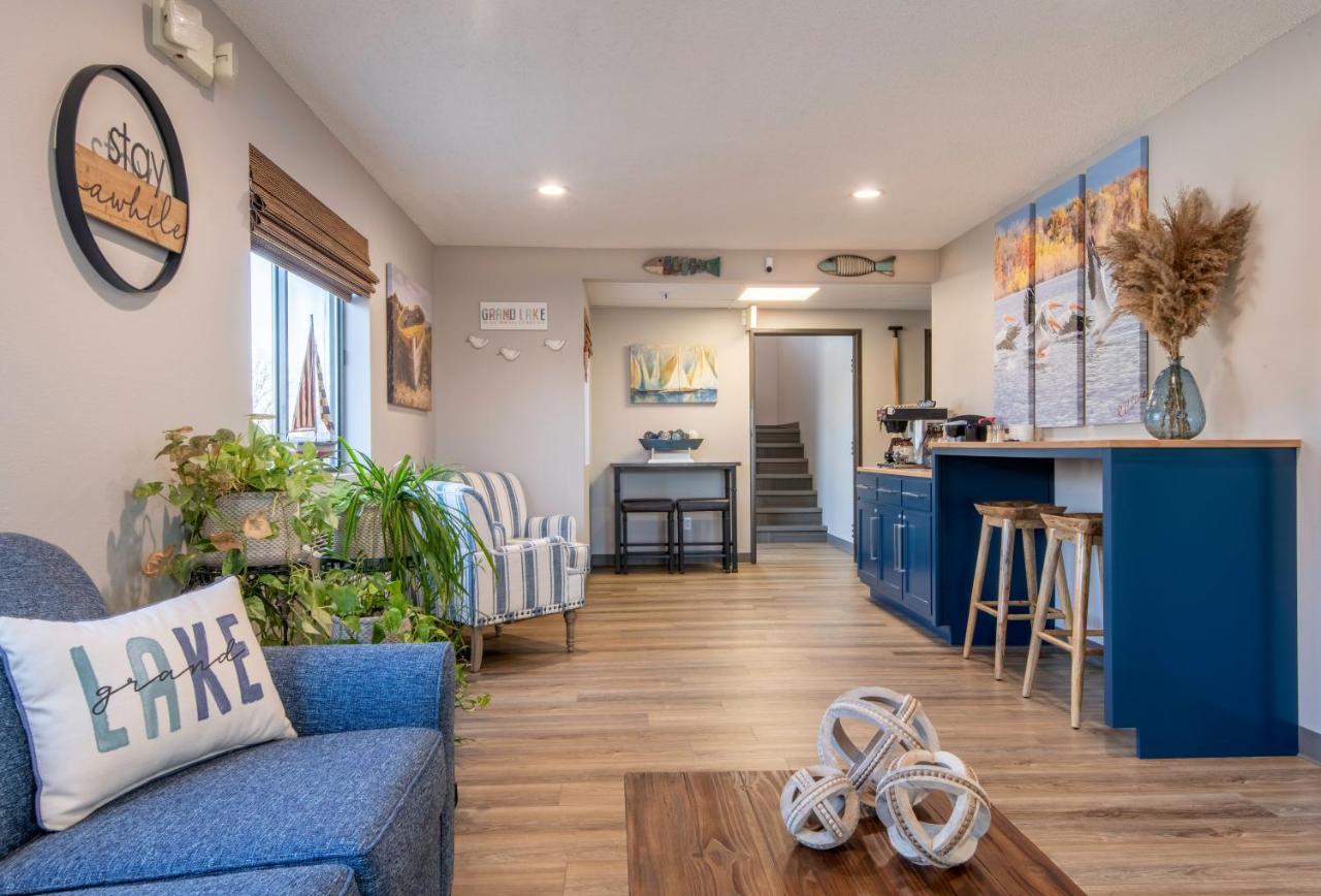 Hilltop Inn & Suites Grove Экстерьер фото