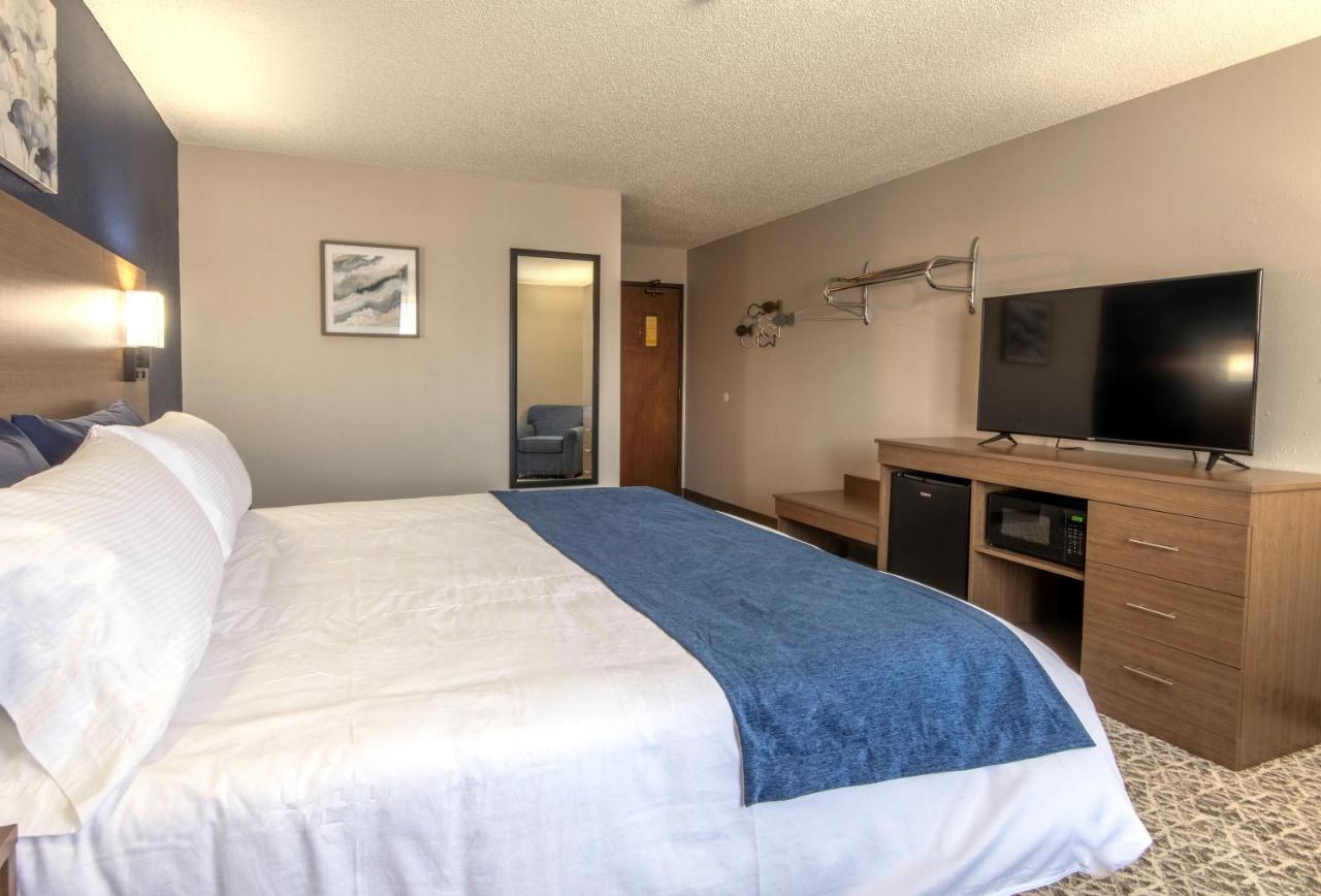 Hilltop Inn & Suites Grove Экстерьер фото